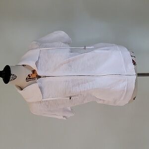 Weekends by CHICO'S white cotton zip up top with pockets. Size is s/m.